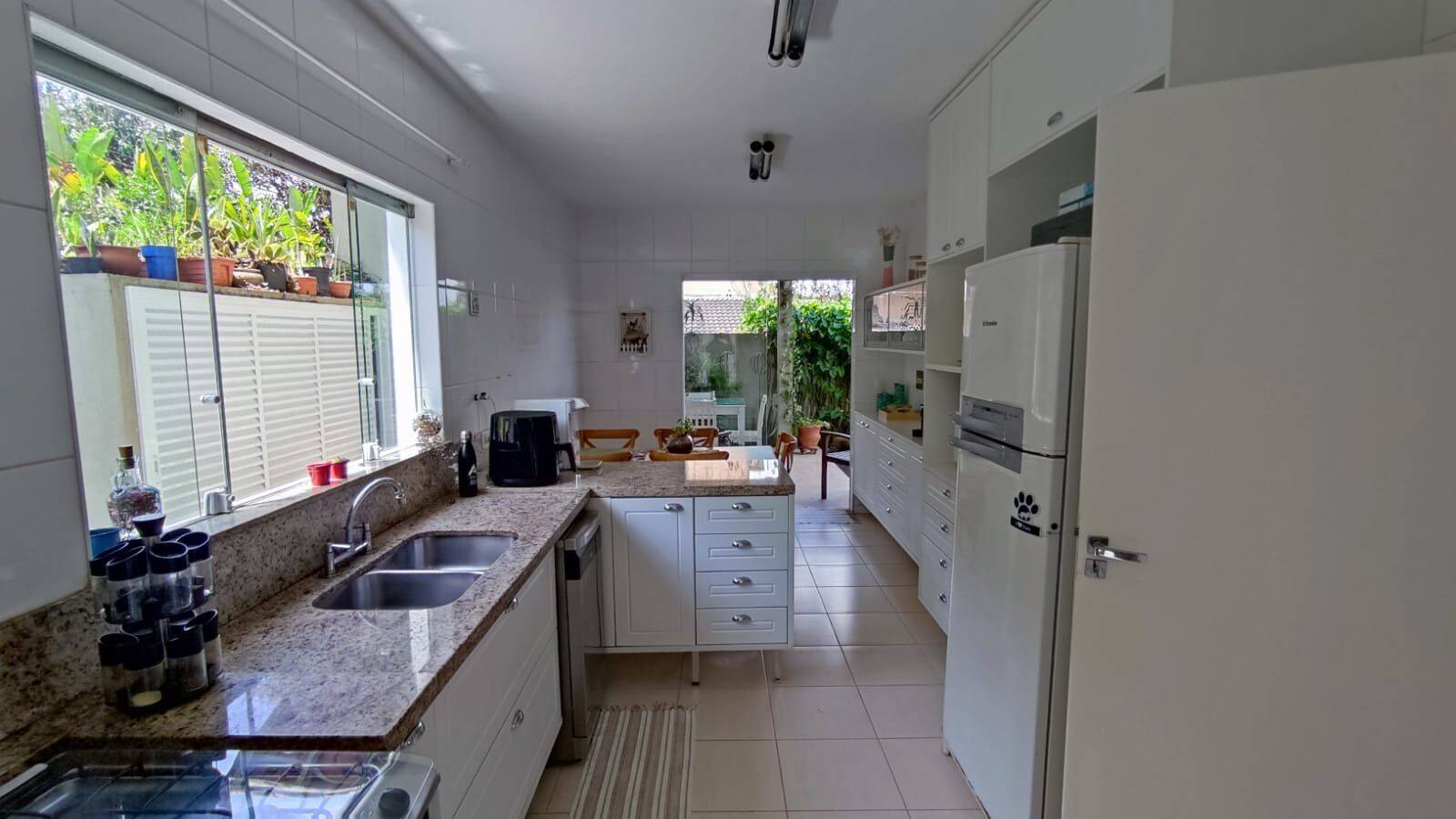 Casa, 4 quartos, 230 m² - Foto 47