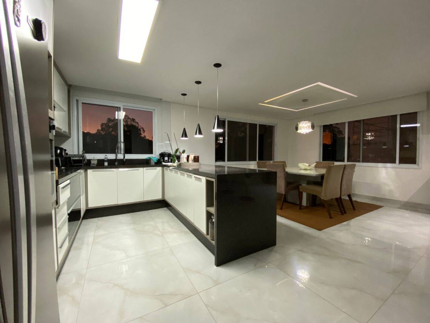 Casa, 4 quartos, 360 m² - Foto 1
