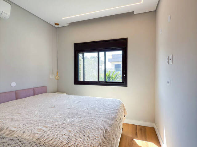 Casa para Venda em Santana de Parnaíba - 4