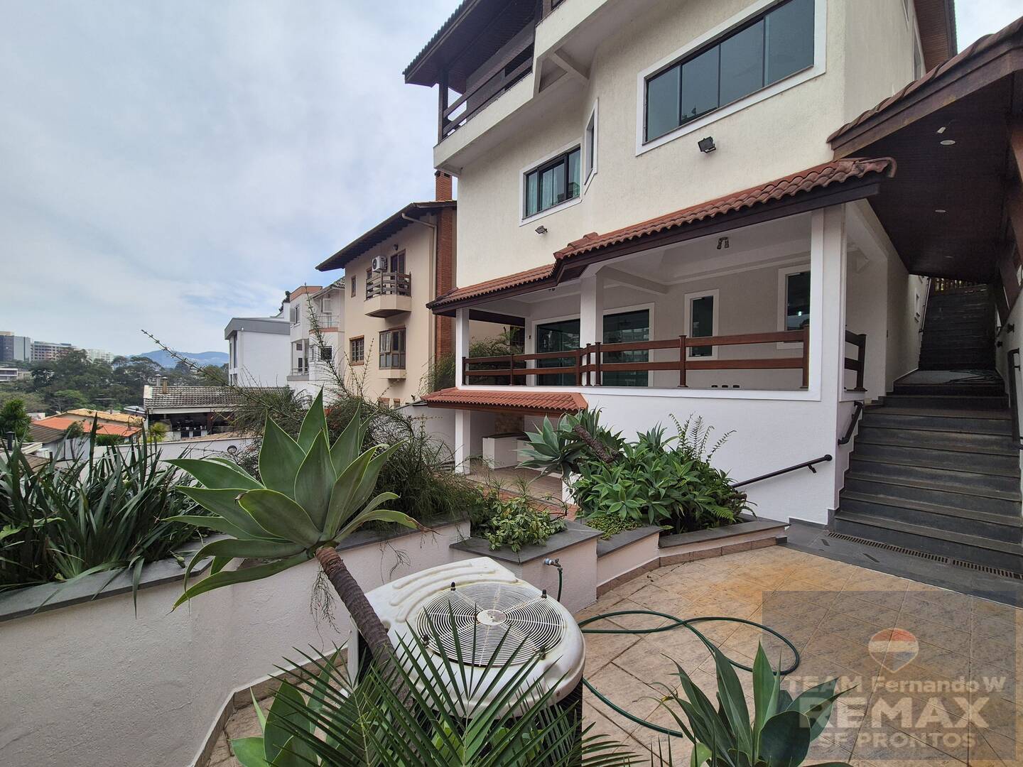 Casa, 4 quartos, 326 m² - Foto 1